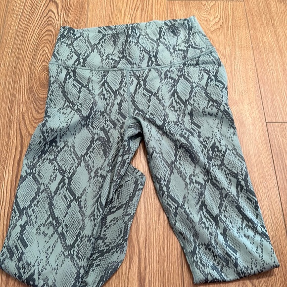 Green snake print fabletics leggings size M - Picture 1 of 2
